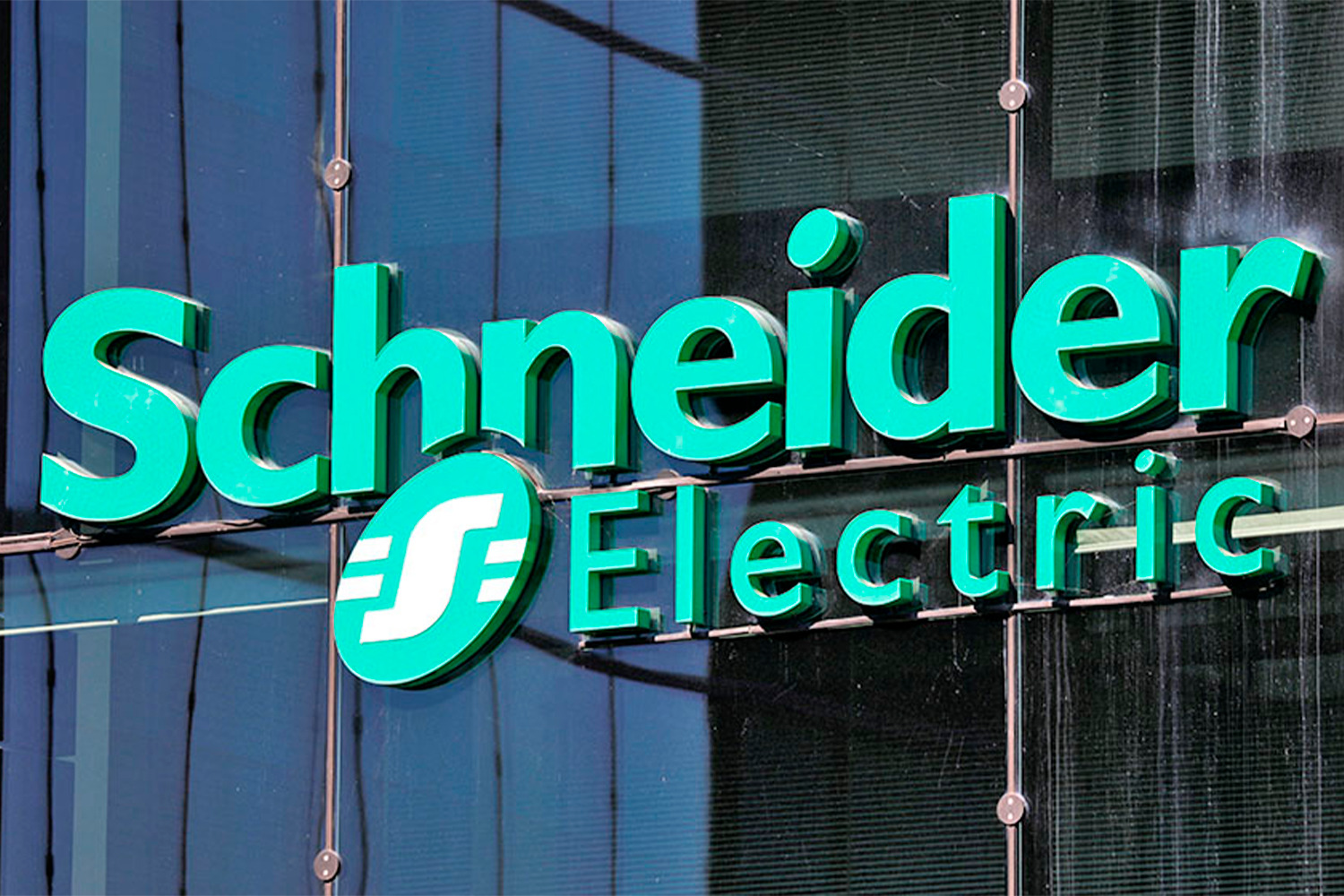 Schneider Electric перезапустилась в России.